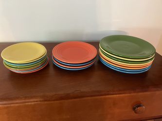 Fiestaware Dinner Plate Set