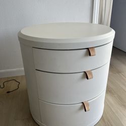 Three Drawers Modern Round Nightstand 