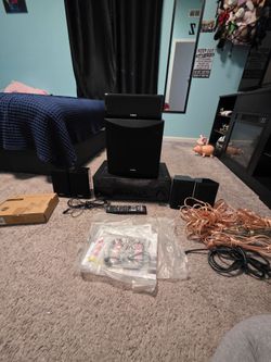 YAMAHA RX-V385 5.1-Channel 4K Ultra HD AV Receiver 5 speakers with Subwoofer cords and more! OBO