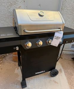 PROPANE GAS BBQ GRILL NEW ASSAMBLED FROM THE BOX