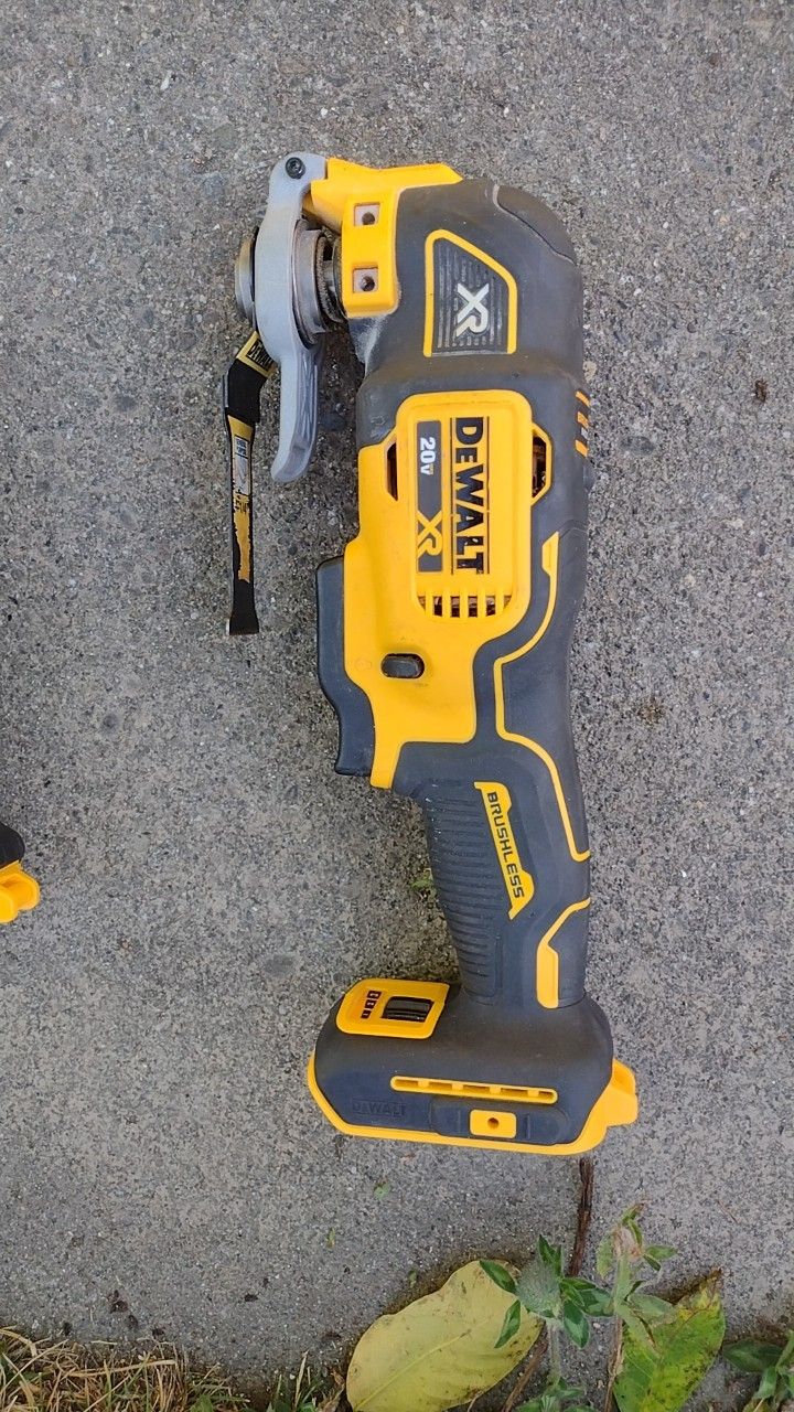 DeWalt Saw
