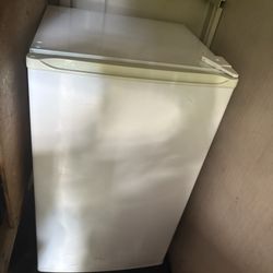 Mini Fridge 