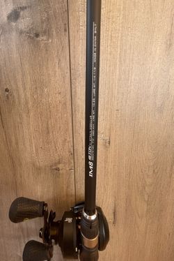 New Lew’s Reactor Baitcaster Reel On A New Quantum IM8 48Ton 7FT 10-25Lb  Rod for Sale in Hialeah, FL - OfferUp