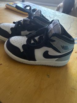 Air Jordan 1 Mid Kids Sneakers