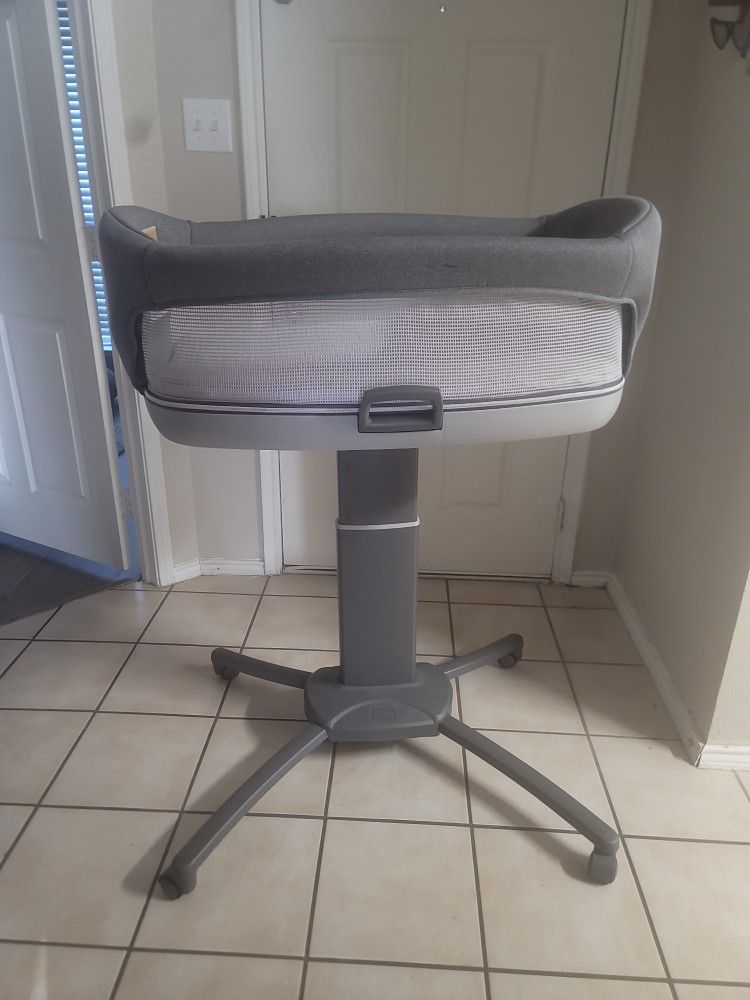 Bassinet/changing table