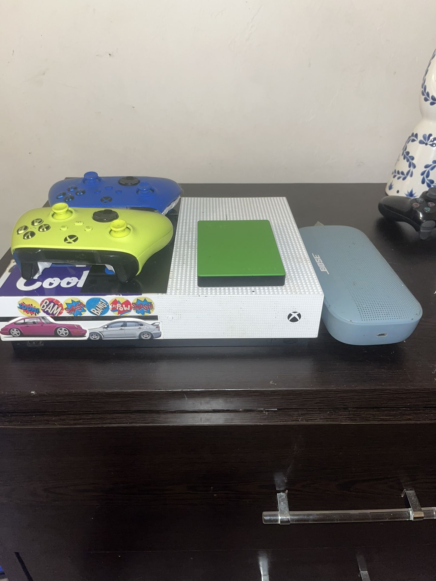 xbox 1s with 2 wireless controllers and 2tb game drive with bose speaker