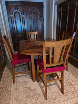 Solid Wood Drop-Leaf Dinner Table with 4 chairs