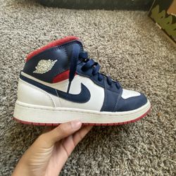 Air Jordan’s 1 Mid Se Gs 
