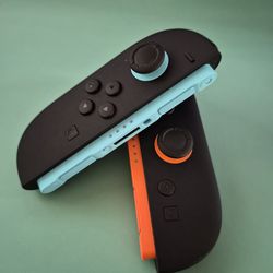 Joy Con 2 controllers