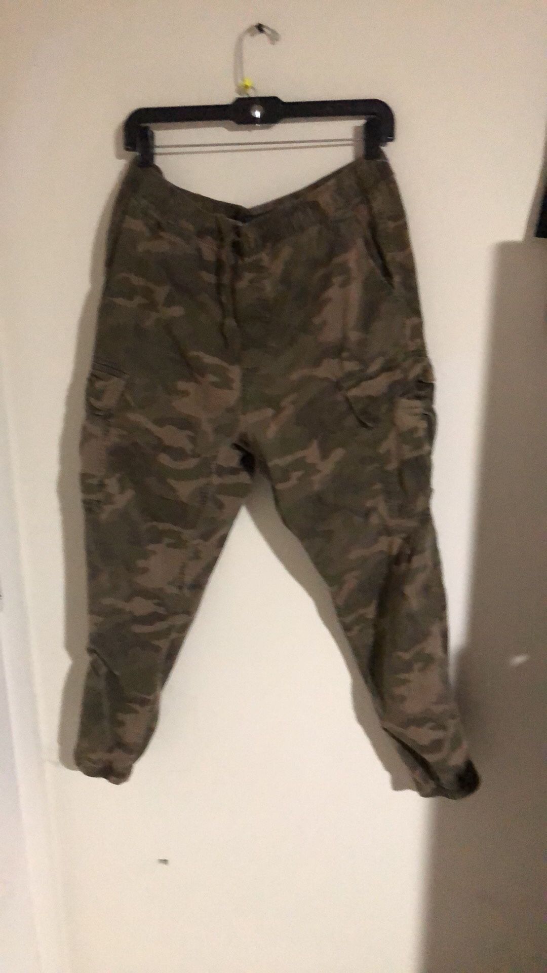 Cargo camo pants