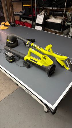 Ryobi 18VCordless Leaf Blower/grass trimmer comboBattery and Charger