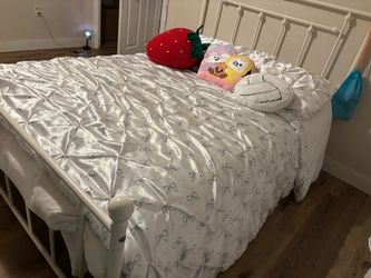 *******White Metal bed frame*********