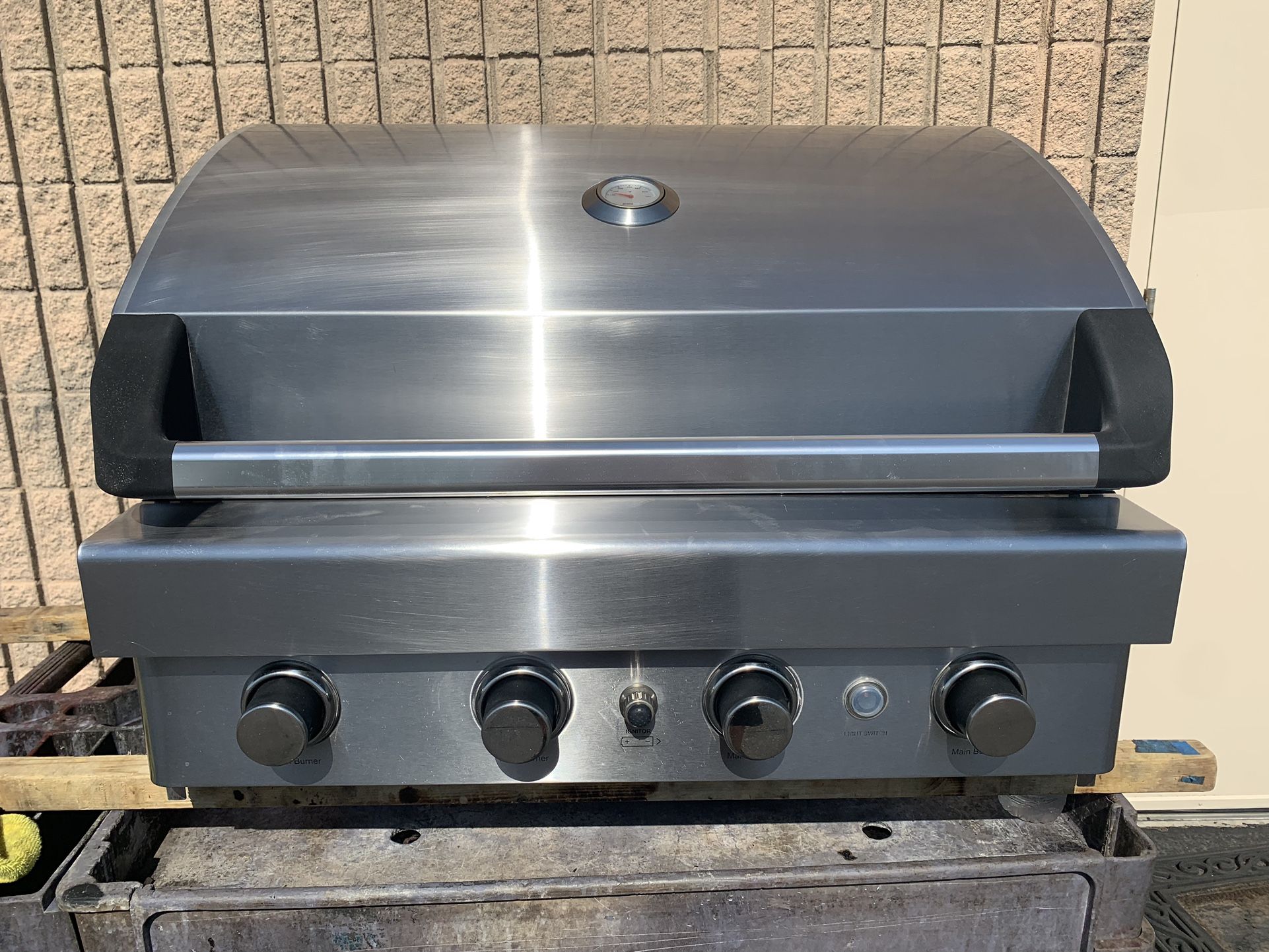 Barbecue Galore 32” Turbo Elite 4 Knob Natural Gas Grill
