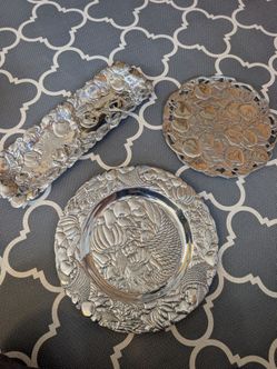 Arthur court serving trays