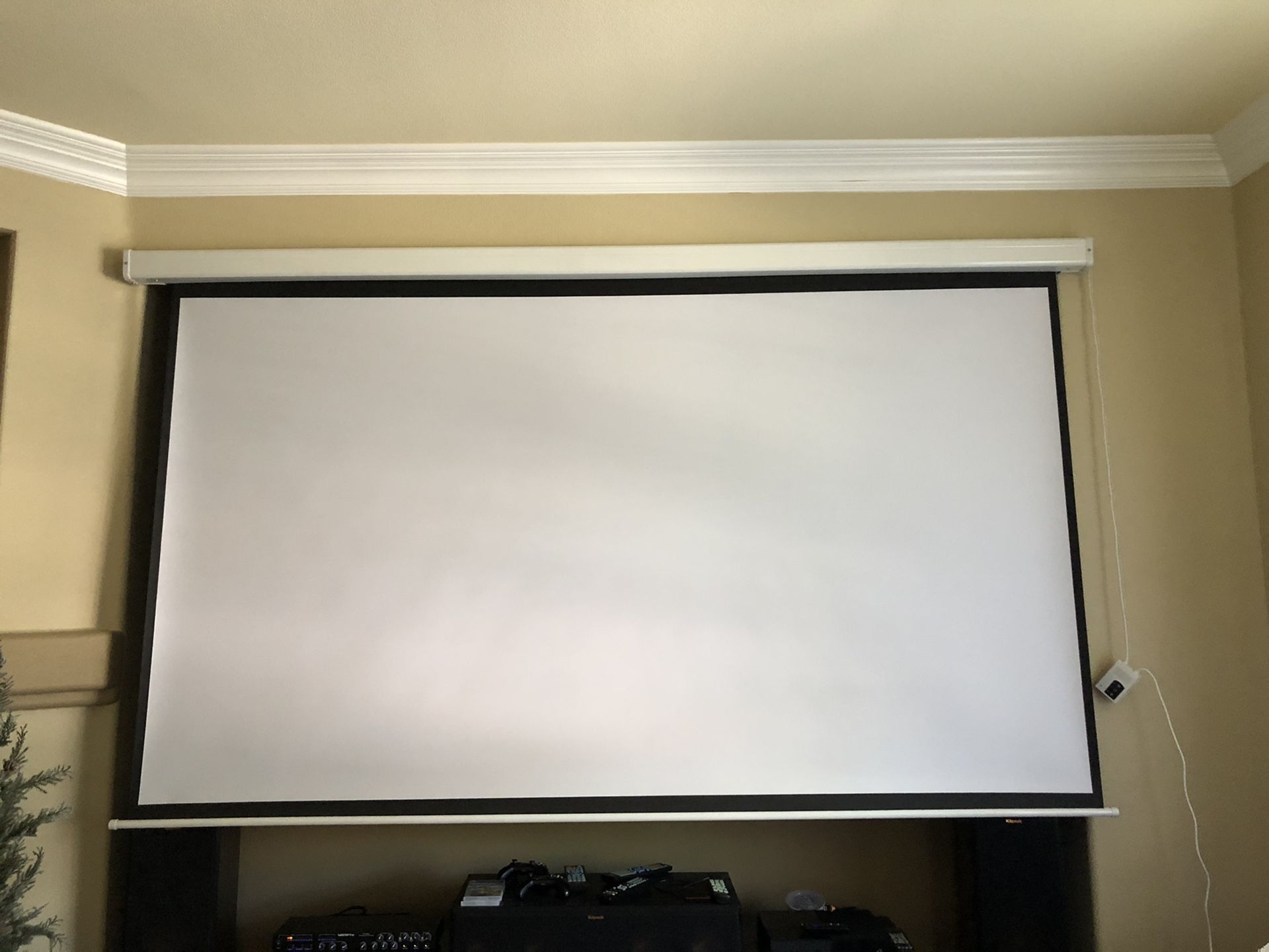 Motorized Projector Screen 120”