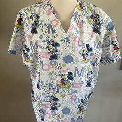 Wonderful World Disney Mickey Minnie Mouse How Many Turtles Scrub Top Large