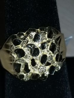 big size nugget ring.... round shape....size 10