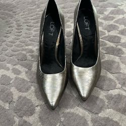 Loft Sz 7 Pumps / Heels