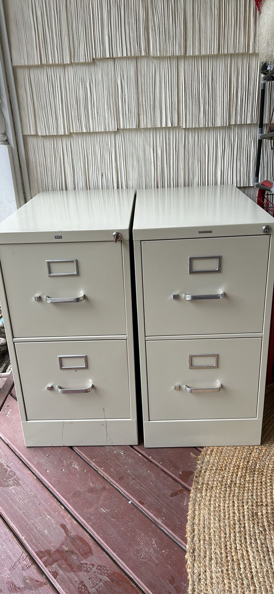 Filing Cabinet 🗄️ Only 1 Has Key 🔑 