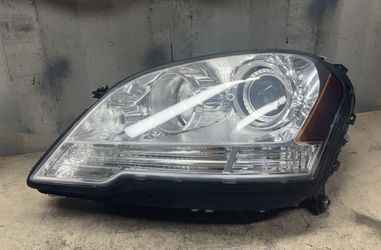 2009 2010 2011 Mercedes-Benz ML350 ML500 Left Driver Side Headlight OEM