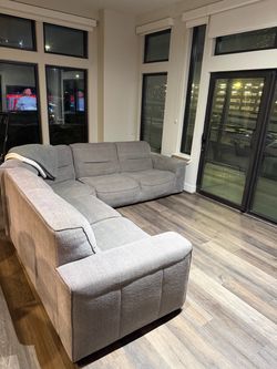 āLā shaped couch