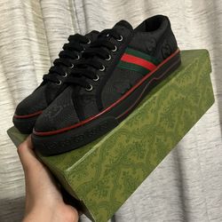 GUCCI BLACK SIZE 8
