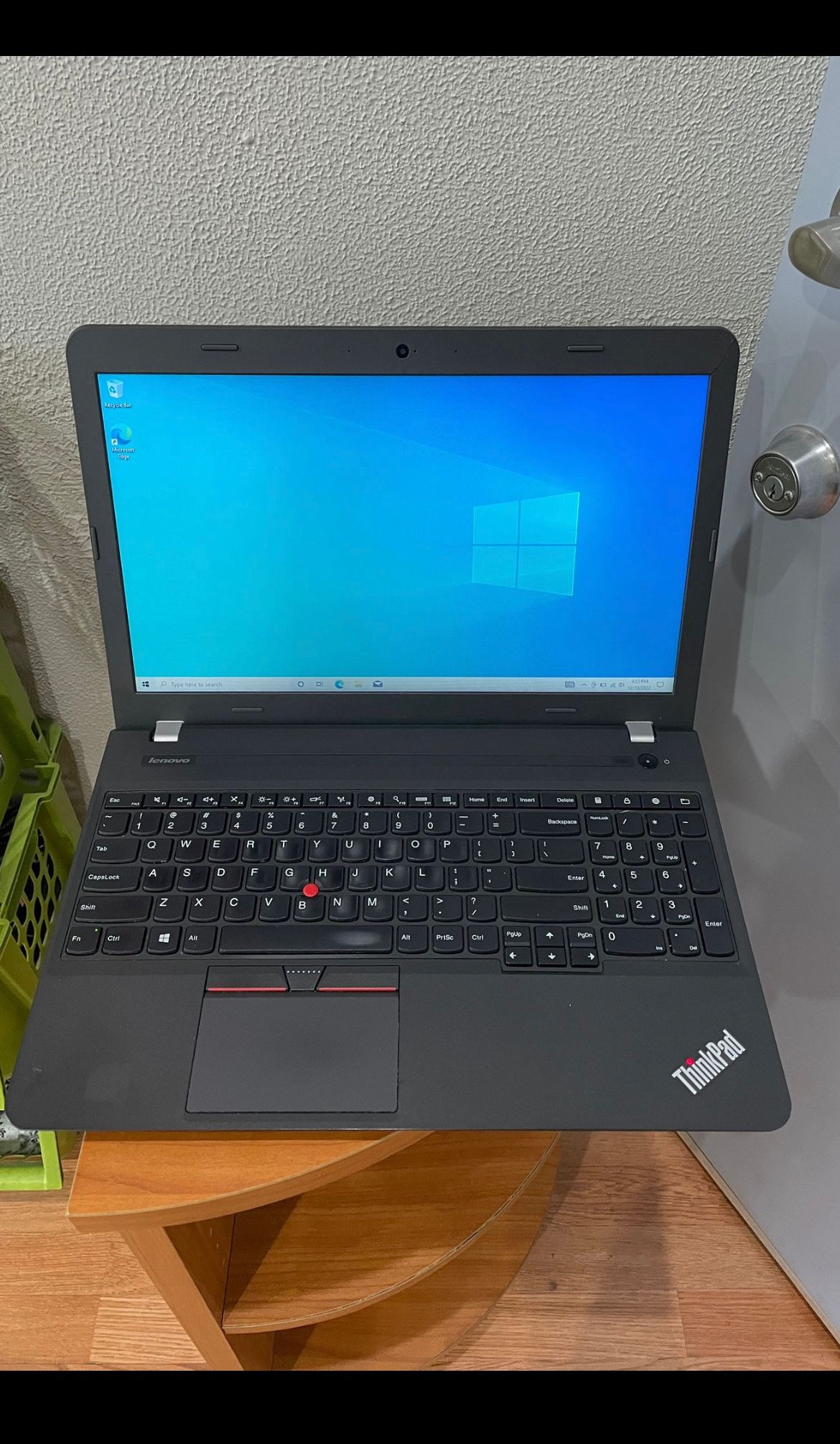 Lenovo 15” E560 i5 6200u 8GB RAM//180GB SSD Windows 10