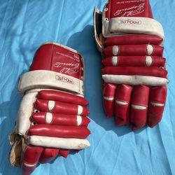 Pair Of Vintage PRO-LITE Phil Esposito Signature Series Hockey Gloves 5760 Series