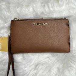 Michael Kors wristlet 