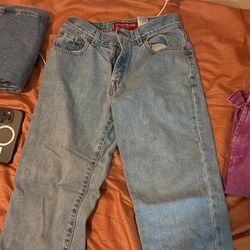 Levi’s Relaxed Fit Tapered Leg Size 8 Pet M
