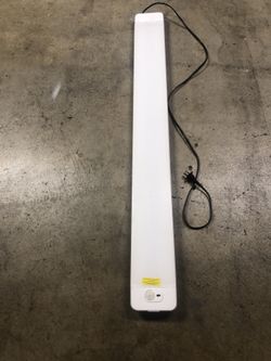 4ft LED light plug in white a motion sensor
