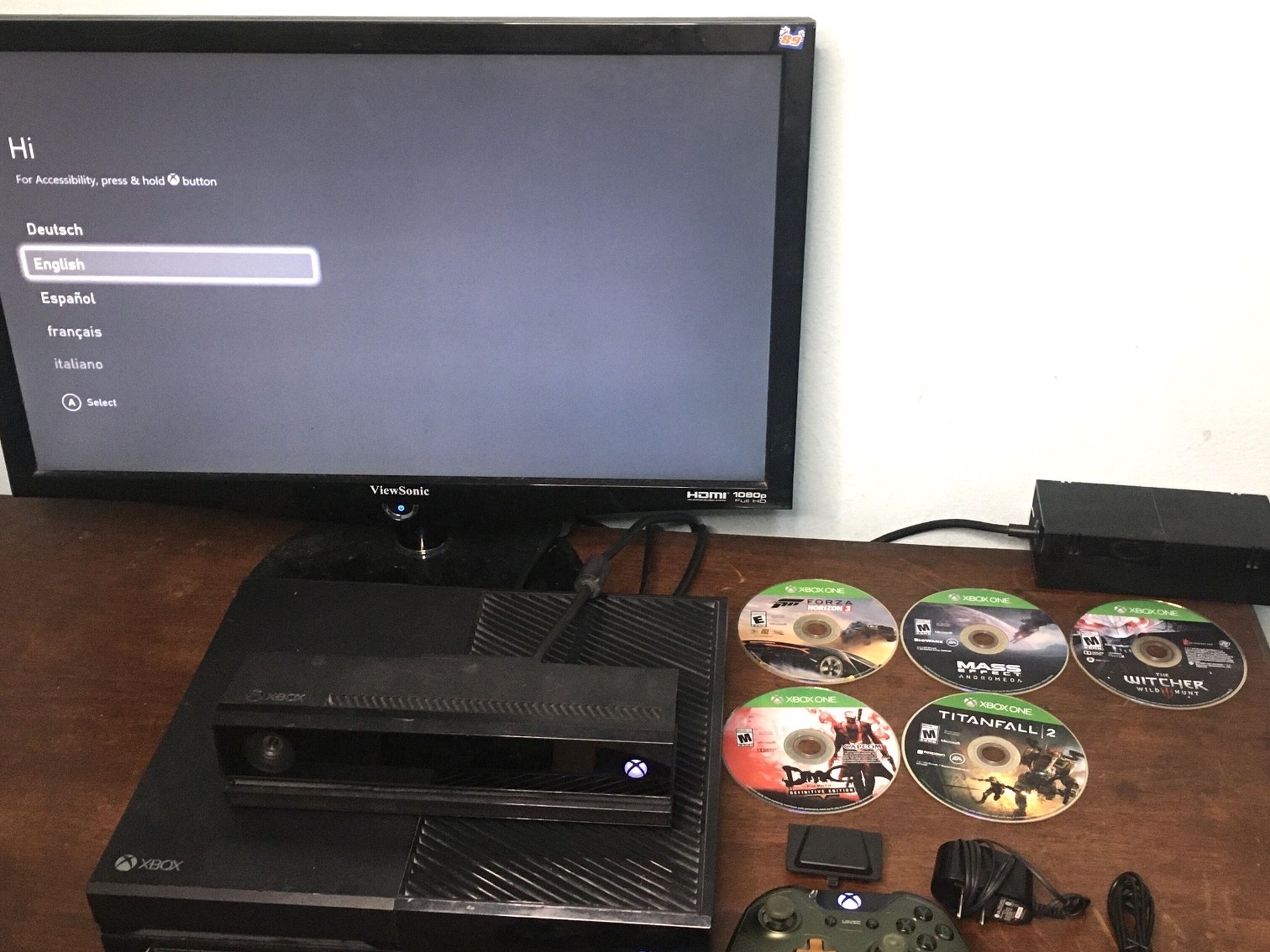 Xbox One 1 TB with Kinect, Controller, 5 Games and Two Controller Batteries 