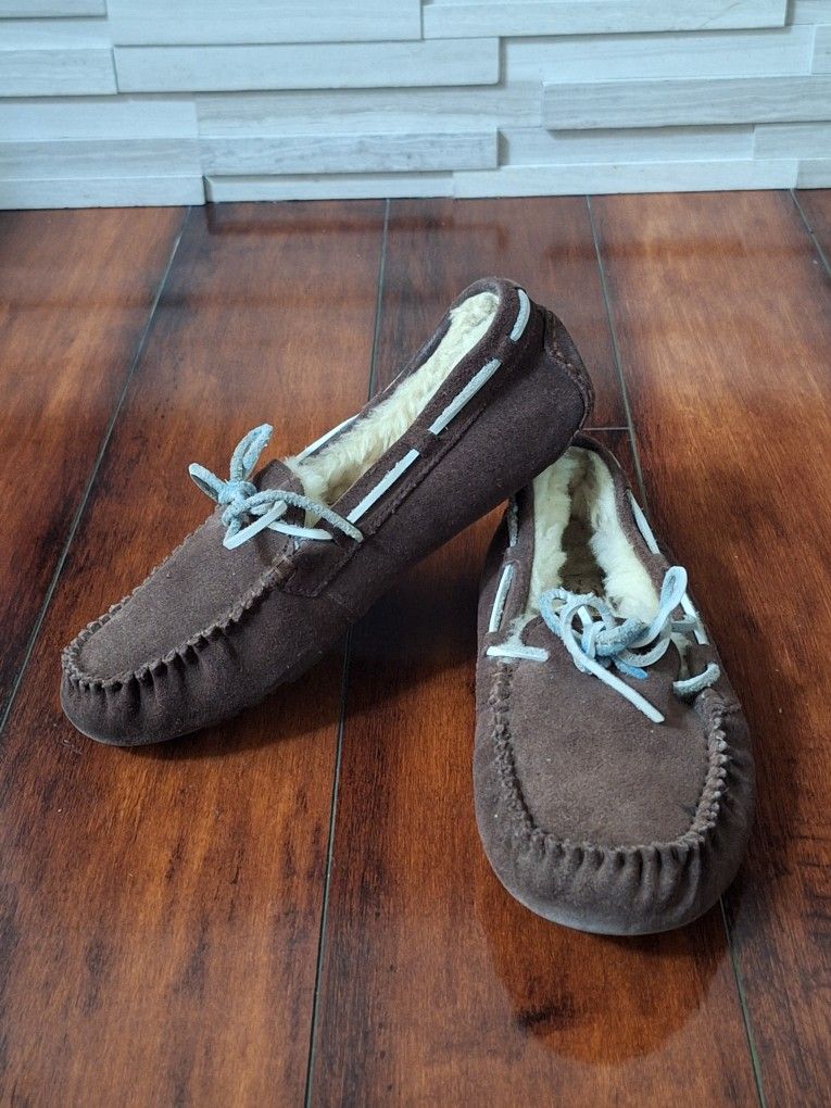 Women's UGG Brown Dakota Slippers Size 6