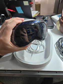 Apple Vision Pro 1st Gen