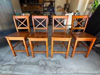 Tall chairs,like new,can deliver