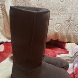 New Uggs size 7
