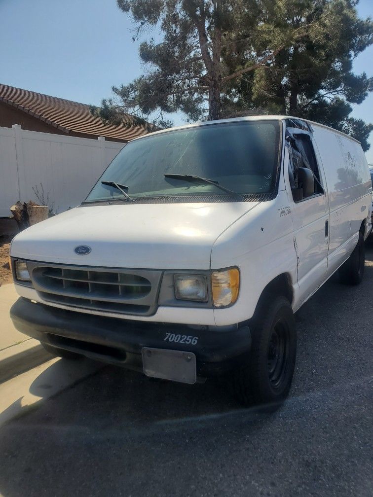 2000 Ford E-350