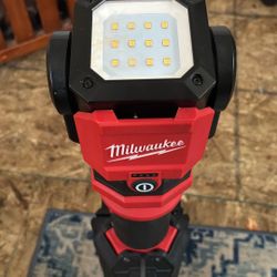 Milwaukee Light Tower  M12