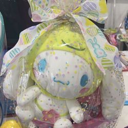 Cinnamon Roll Easter Basket $50
