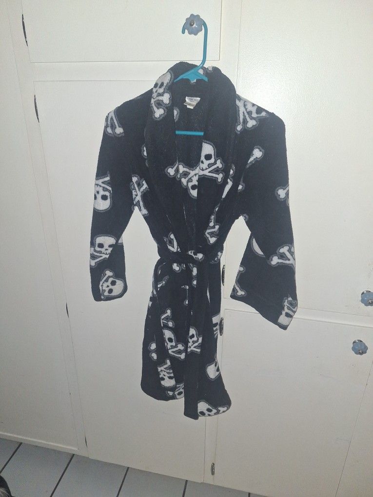 Large Black, Skull And Cross Bones Robe