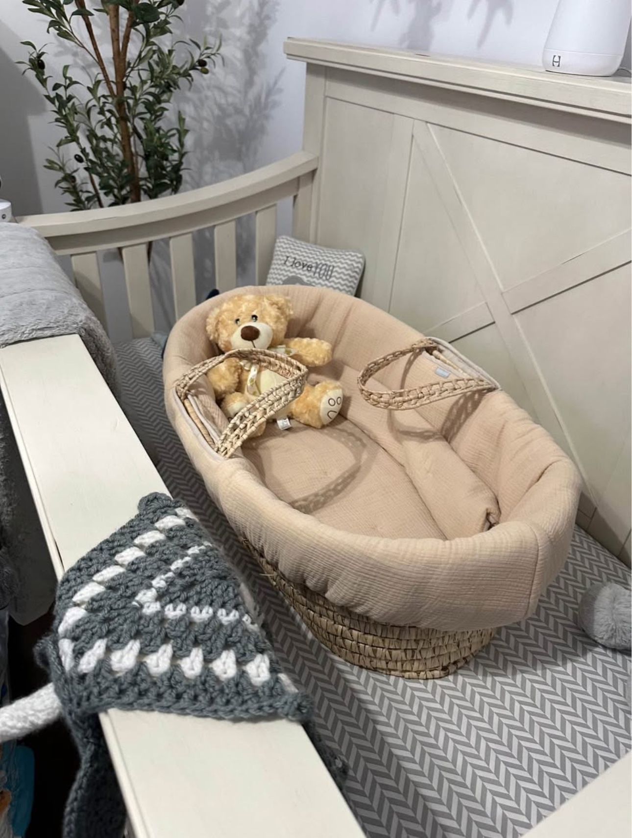 Woven basket bassinet