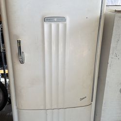 Antique/Vintage GE refrigerator