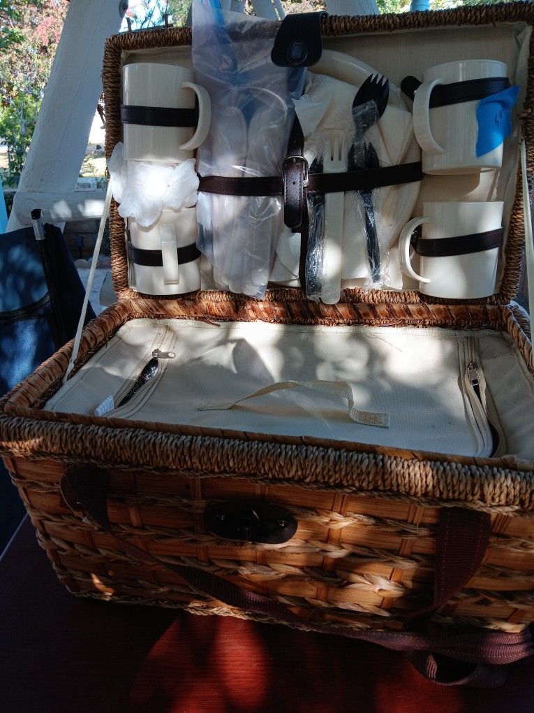 Woven Picnic Basket/ Travel/ Camping With Built In Cooler
