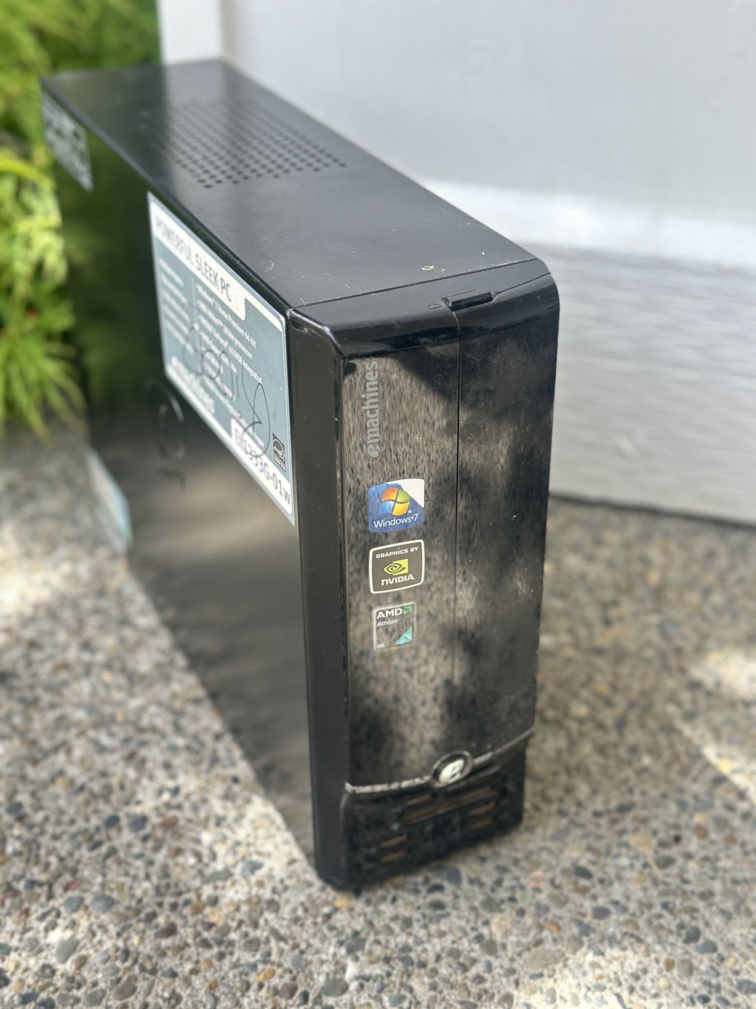 eMachines EL1333G-01w Slim Desktop PC