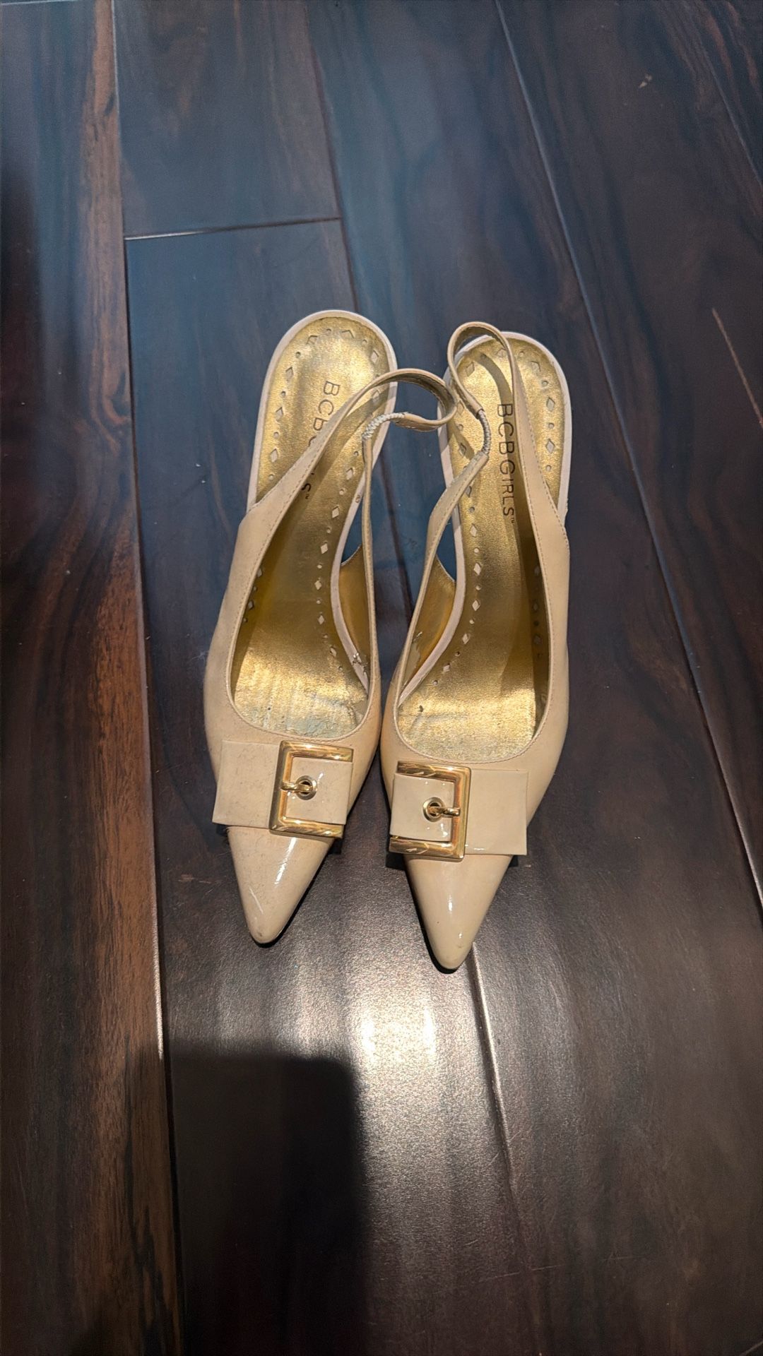 BCBG Cream  Pointy Heels