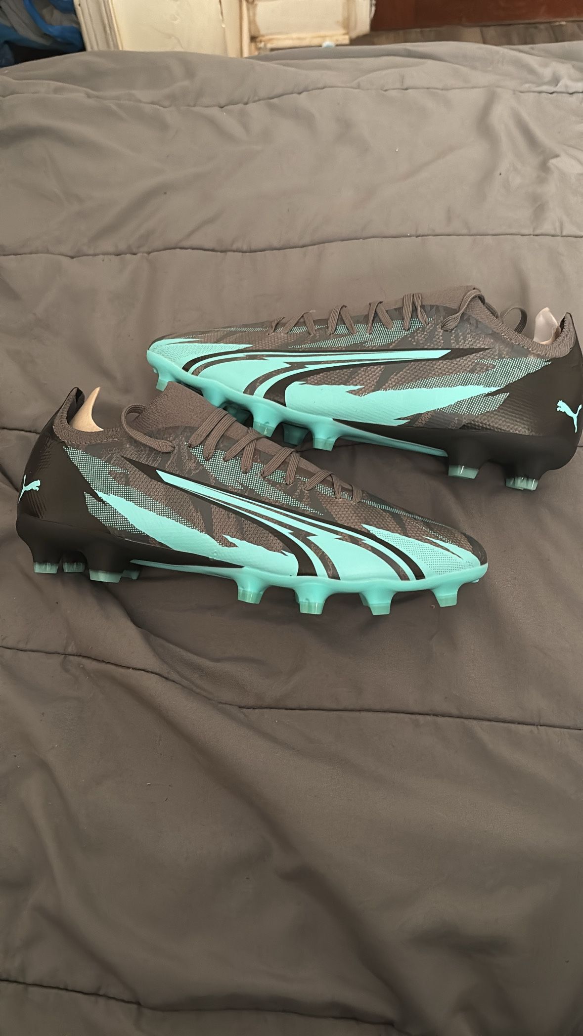 Puma Ultra Cleats Men’s Size 10