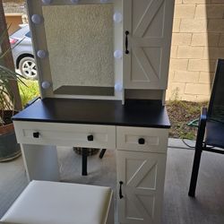 Vanity Makeup Table 