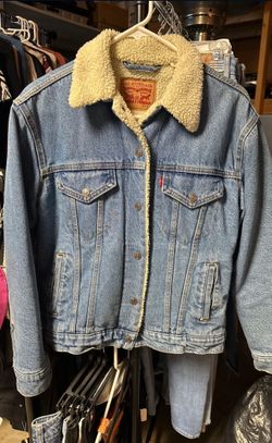 LEVI’S WOMENS JACKET SIZE S