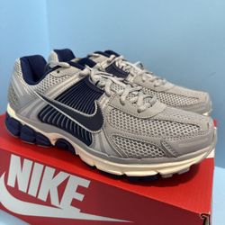 Nike Air Zoom Vomero 5 Yankees Vast Grey/Blue Void Size 9.5 And 10
