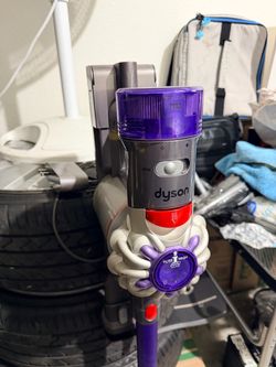 Dyson V7 SV25 Cordless Vacuum Cleaner – $99.90